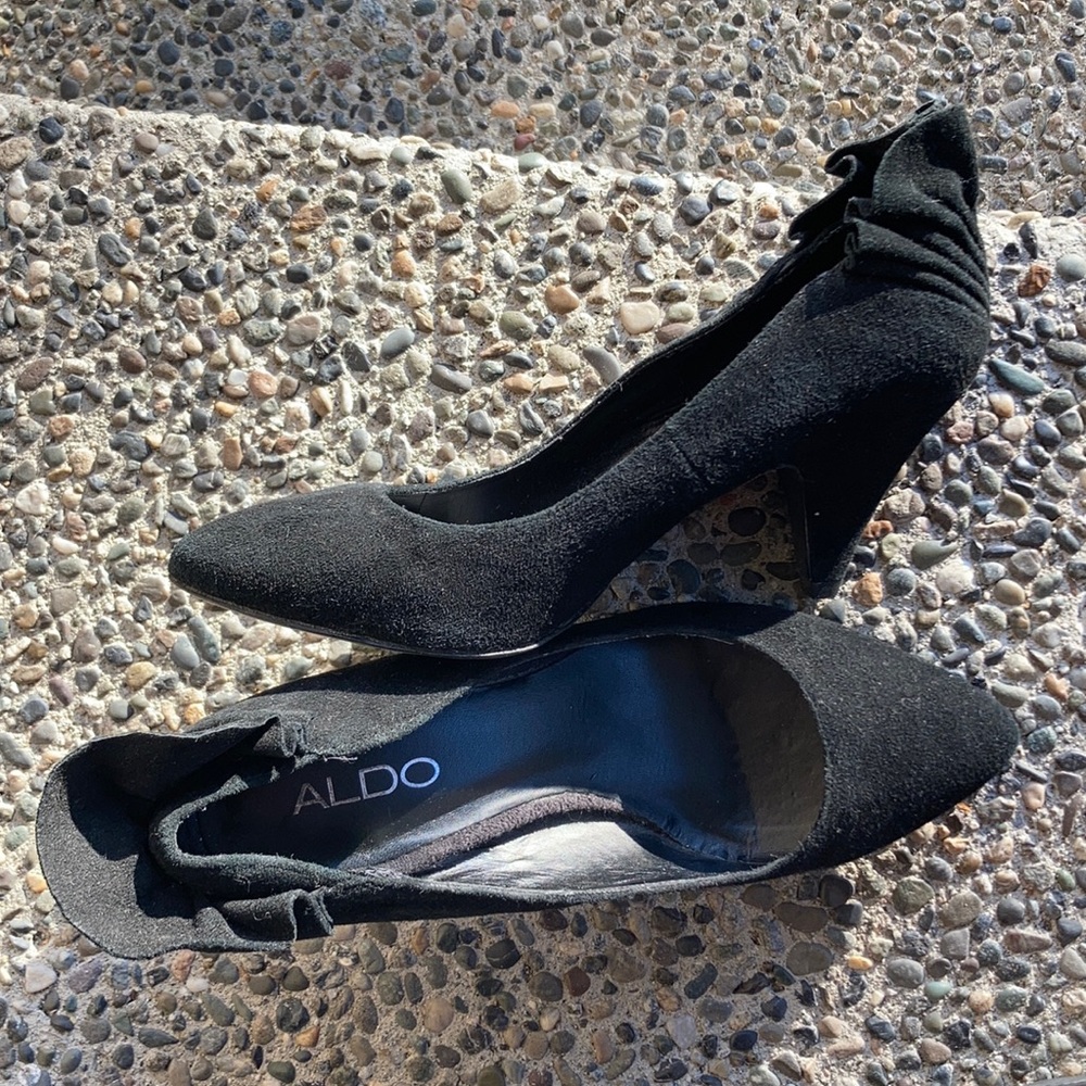 Aldo black suede pumps with ruffle 38